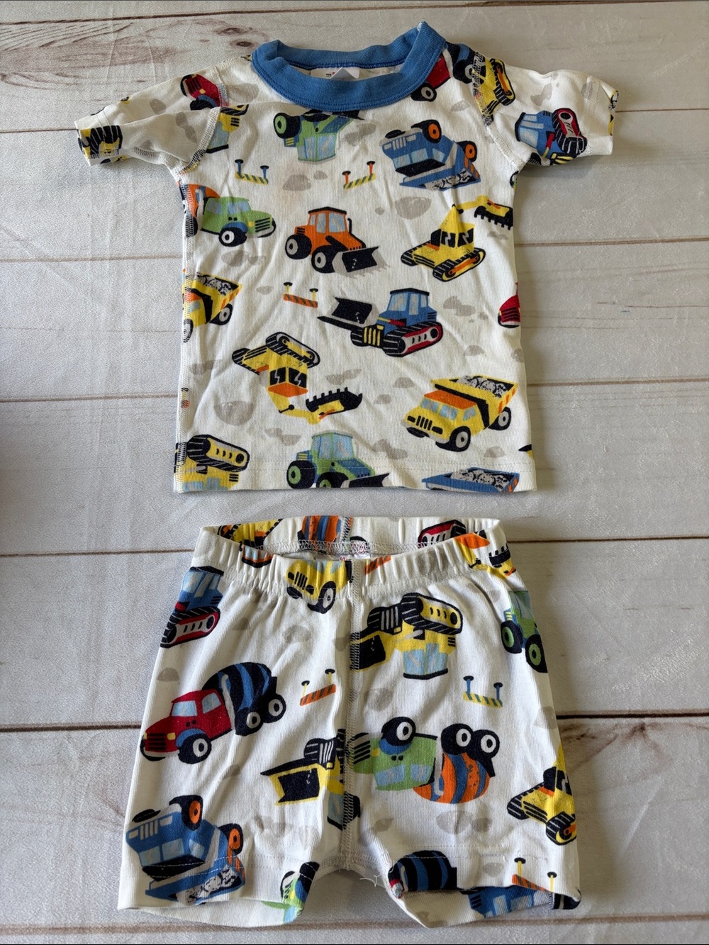 Hanna Andersson Kids Construction Vehicle Pajama Set - White with Blue Trim